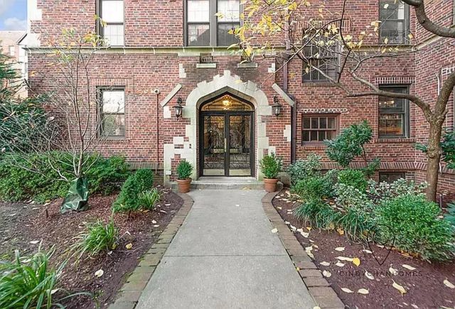 $595,000 | 68-20 Burns Street, Unit F4 | Forest Hills