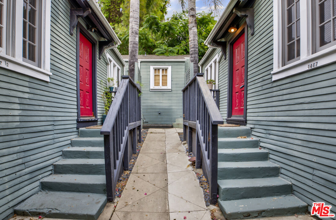 a view of entryway with a front door