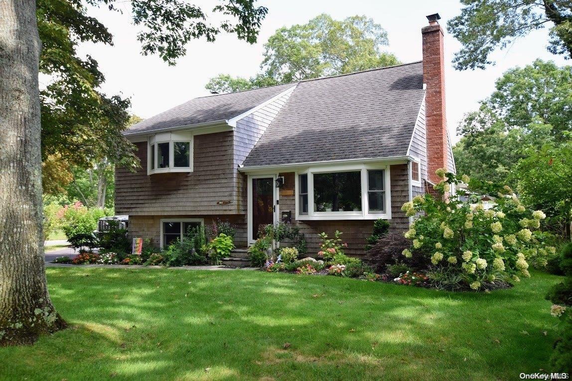 a view of house with a yard