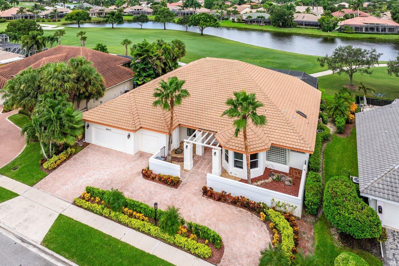 an aerial view of a house with outdoor space and lake view