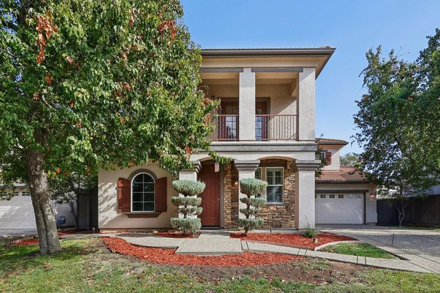 $639,900 | 5012 Westlake Parkway | Westlake