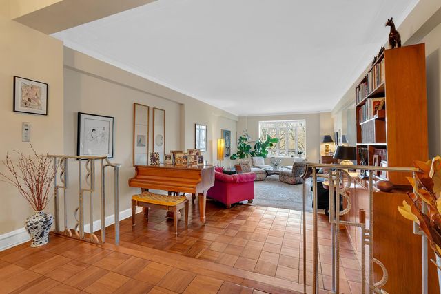 $4,650,000 | 25 Central Park West, Unit 5N | Upper West Side