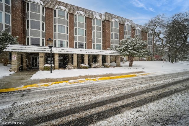 $268,000 | 401 Ascot Drive, Unit 1D | Park Ridge