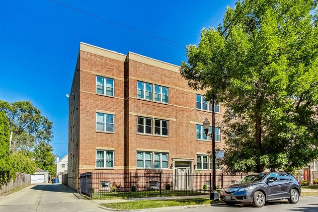 $324,900 | 4507 South Lake Park Avenue, Unit 1S | Kenwood