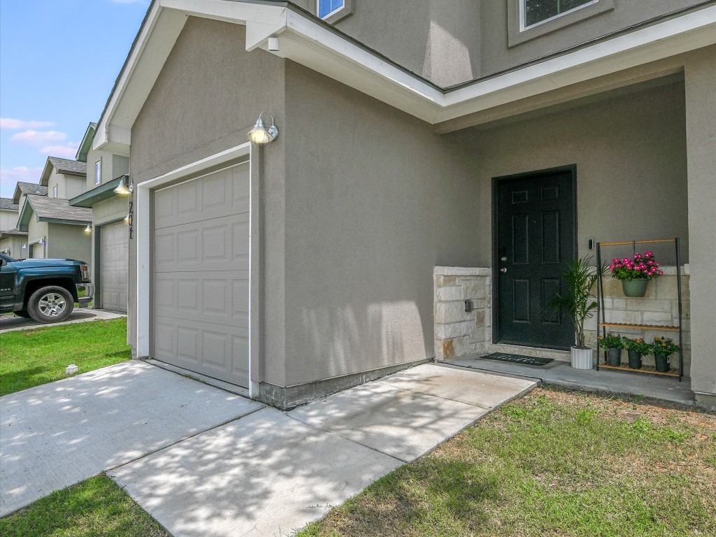 a view of a house with a backyard