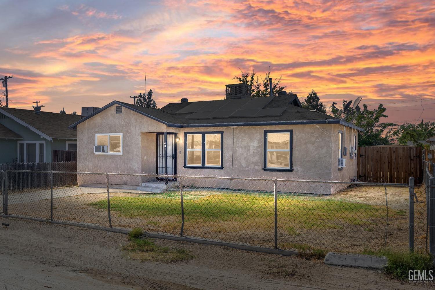 a view of a house with a backyard