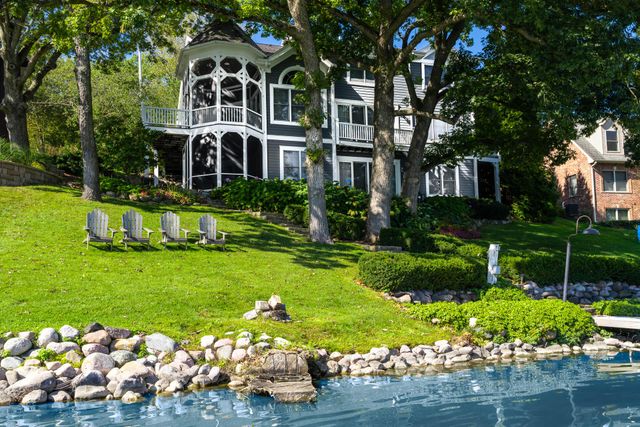 $2,495,000 | N7294 Krahn Drive | Whitewater Lakefront