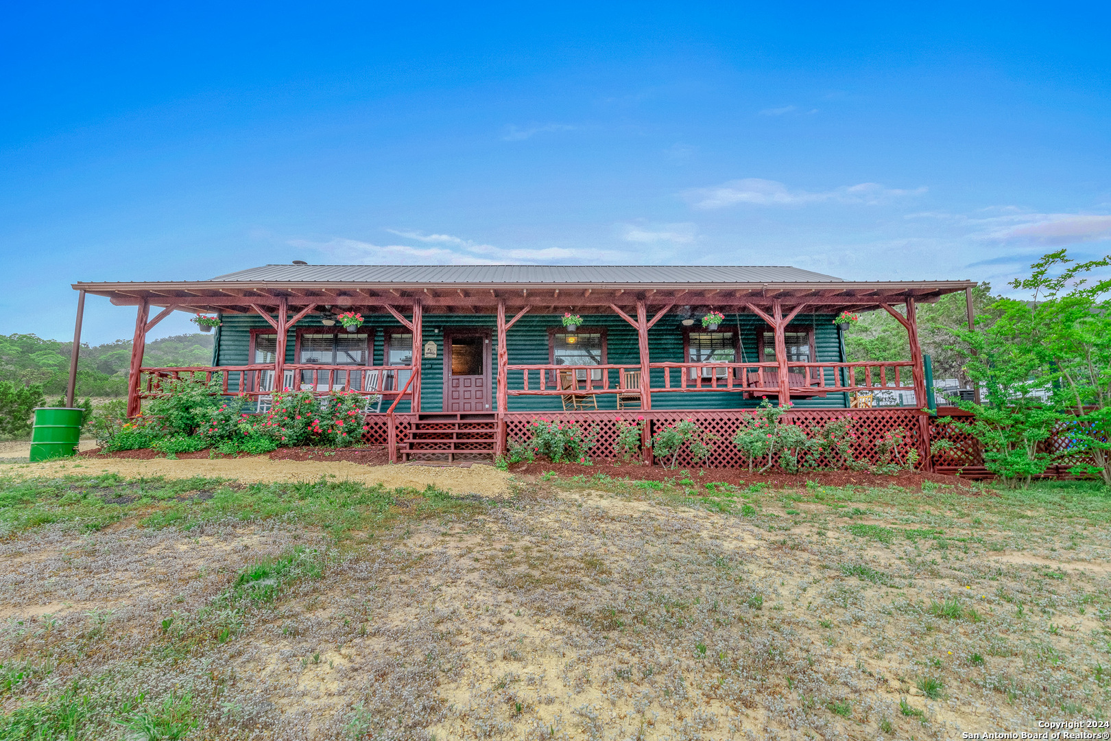 a view of a house with backyard and porch