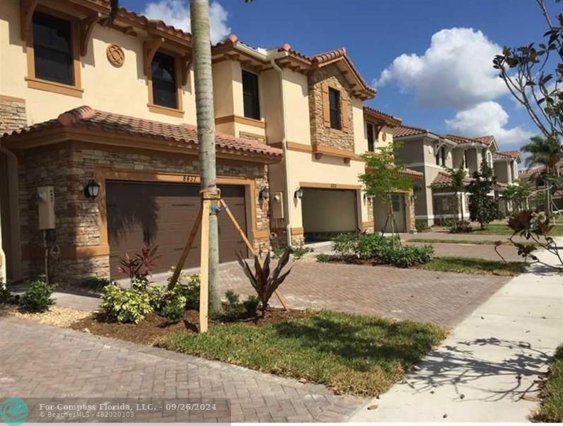 a view of a house with a yard