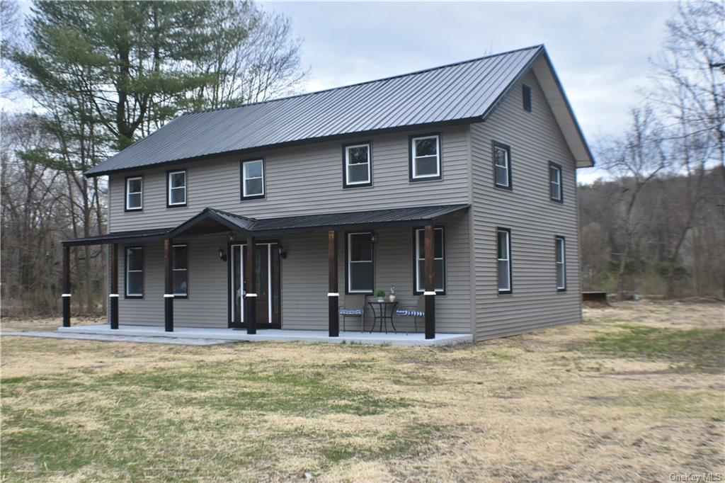 View of front facade with a porch and a front yard