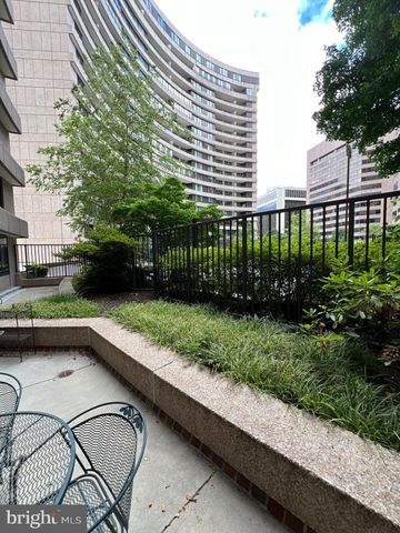 $2,950 | 1200 Crystal Drive, Unit 214 | Crystal City