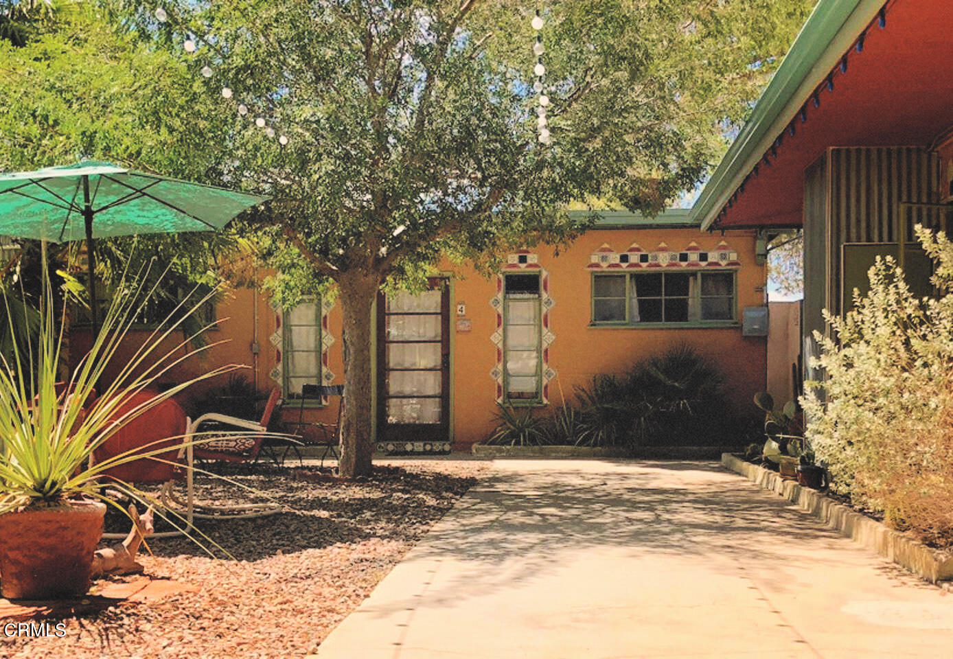 a front view of house with yard