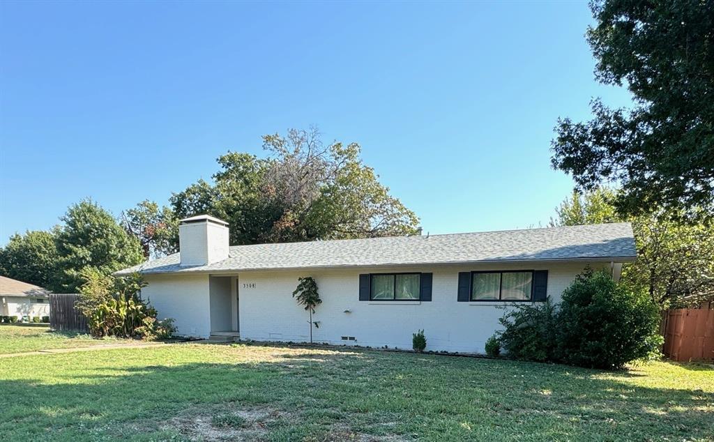 a front view of house with yard