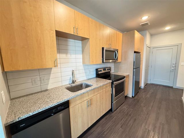 $1,337 | 609 Waverly Street, Unit E1 218 | Heights-Greater Heights