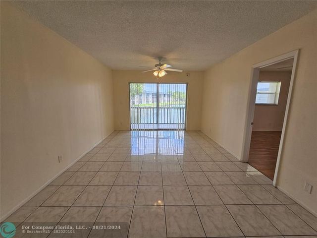 $1,550 | 8025 North Colony Circle, Unit 203 | Woodland Lakes