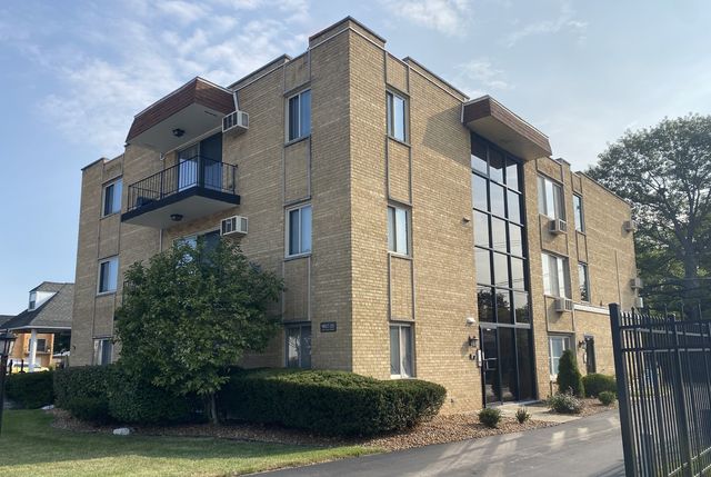 $115,000 | 9819 South Cicero Avenue, Unit 6 | Oak Lawn