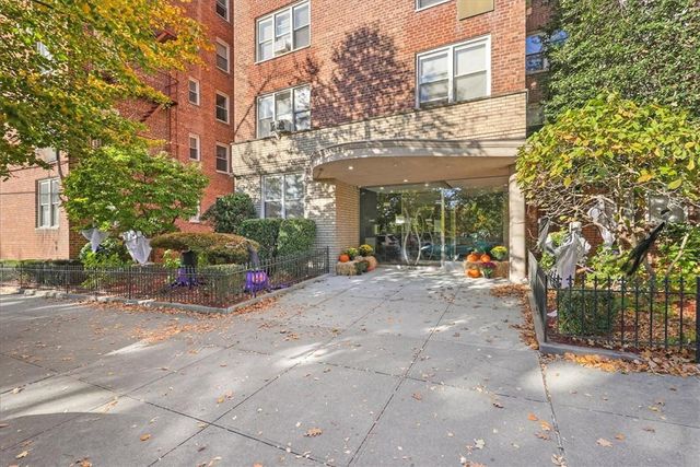 $285,000 | 4295 Webster Avenue, Unit 1D | Woodlawn Heights