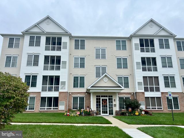 $270,000 | 1818 Selvin Drive, Unit 202 | Greenbrier Hills