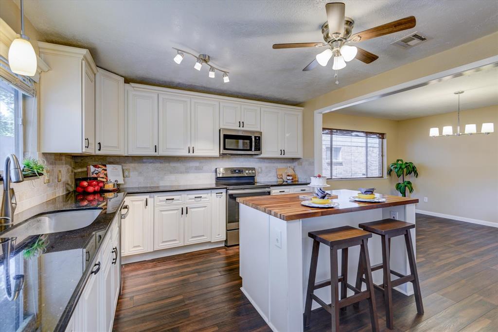 You won't find a kitchen like this in most Heritage Park homes!  Ceiling height cabinets, updated appliances, soft close drawers and cabinets and features you'll love as you'll see in other photos (keep scrolling)
