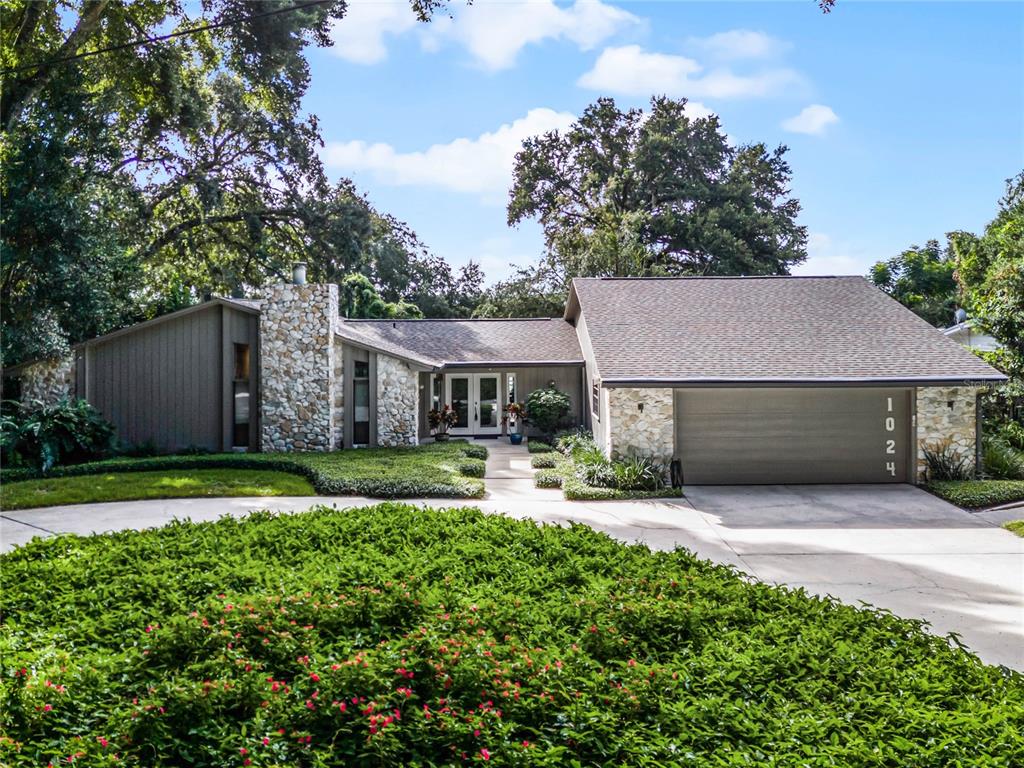 Circular driveway provides plenty of guest parking