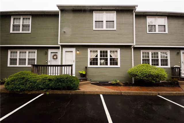 $2,400 | 5804 Post Road, Unit 8 | Meadowbrook Farms