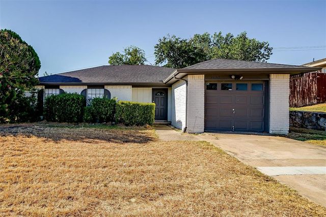 $1,900 | 10105 High Bluff Drive | Fort Worth