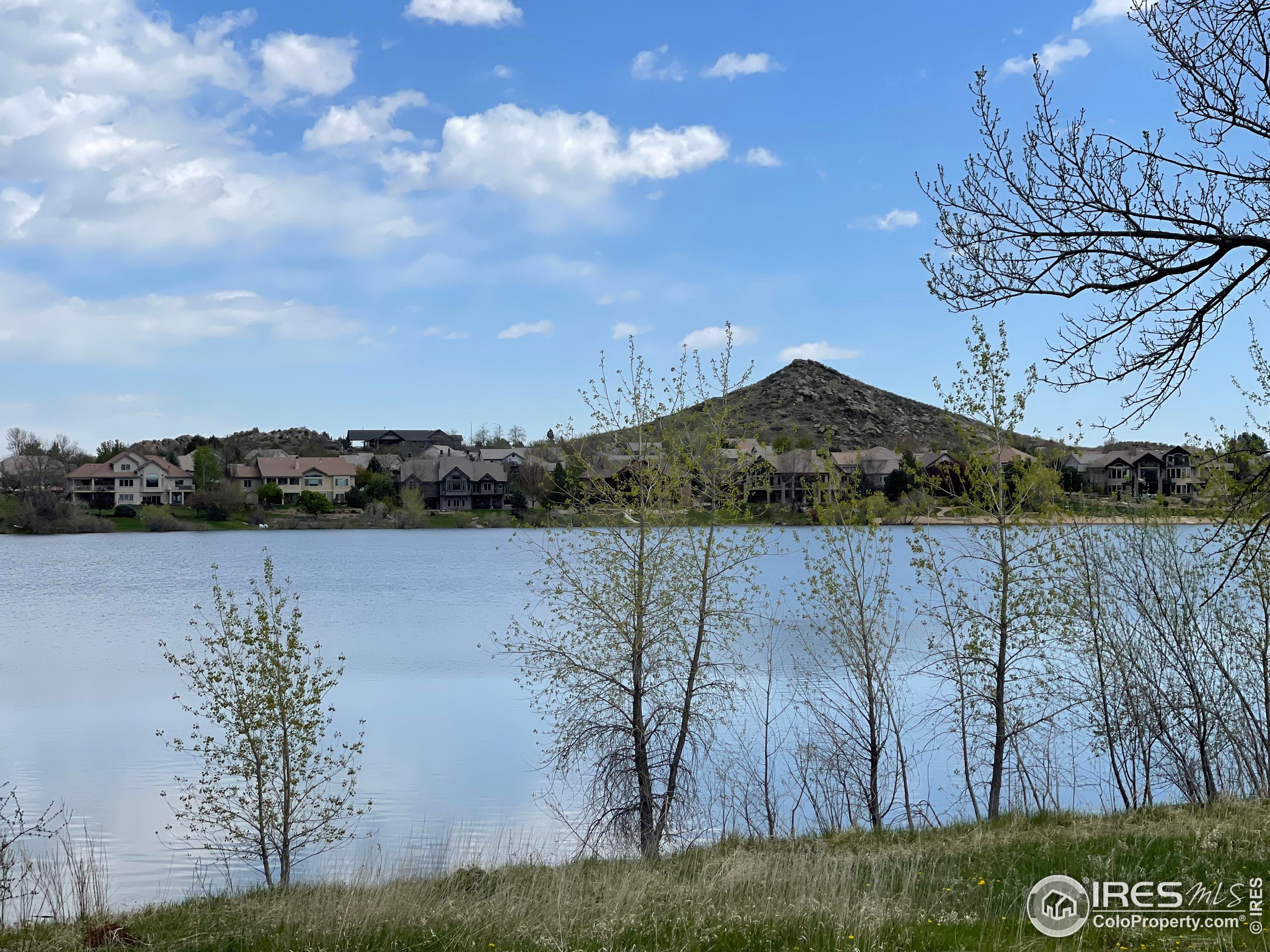 a view of a lake in middle of the house