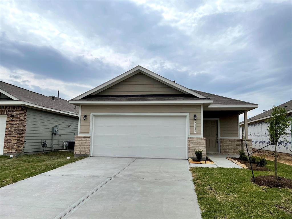 a front view of house with garage and yard