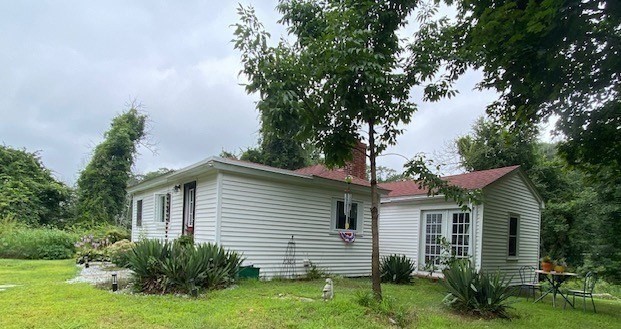 a view of a house with a yard