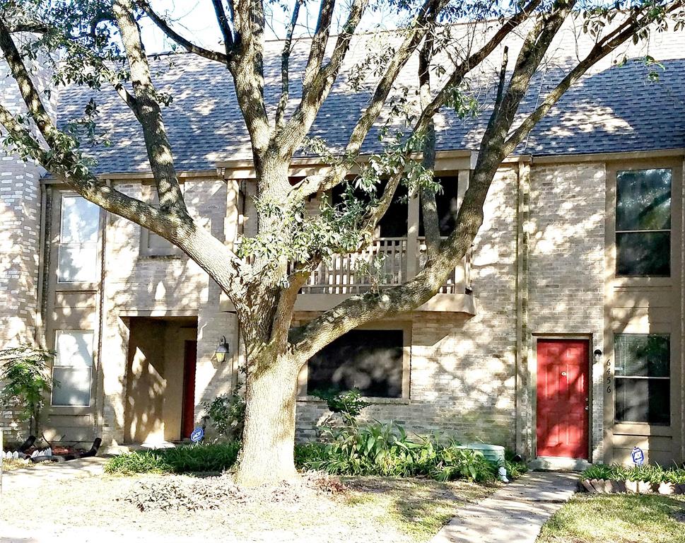 Welcome to townhome living at its finest.  You will be greeted upon arrival by full brick elevation, mature trees and manicured flower beds.