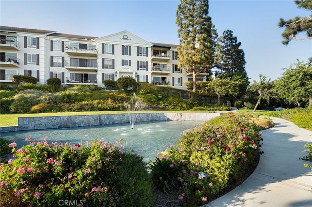 $669,000 | 300 Cagney Lane, Unit 7 | Newport Heights