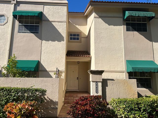 $350,000 | 6622 Via Regina | Boca del Mar