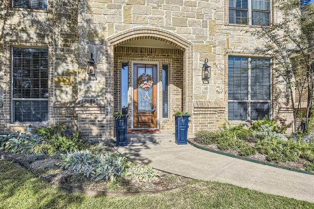 $700,000 | 704 Flamingo Circle | Burleson