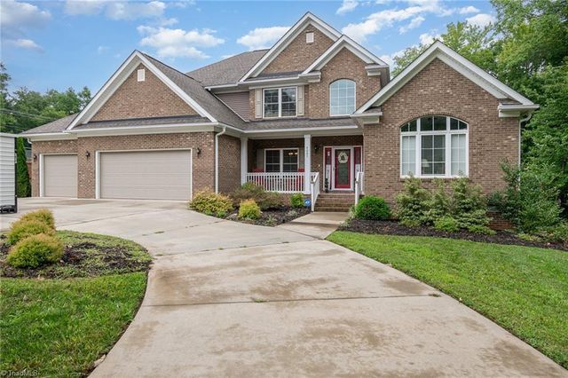 $850,000 | 4005 Loyelisa Court | West Suburban Winston-Salem