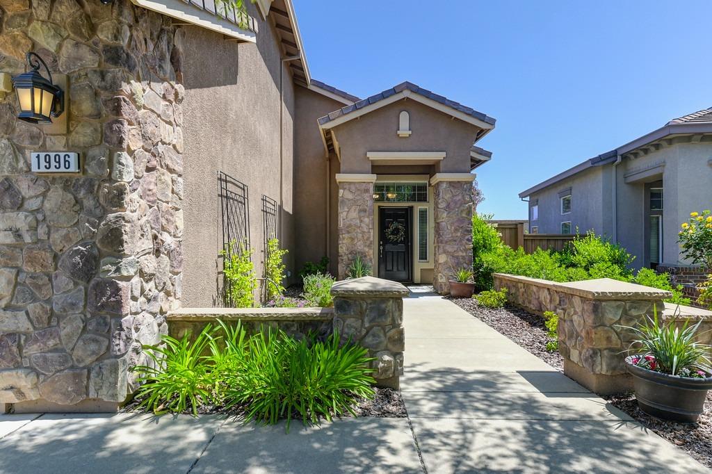 1996 Horseshoe Glen Circle, Folsom, CA 95630 | Compass