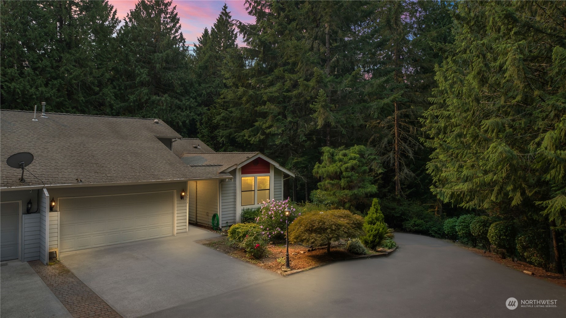 an aerial view of a house having yard