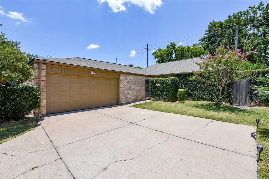 a view of backyard with a garage