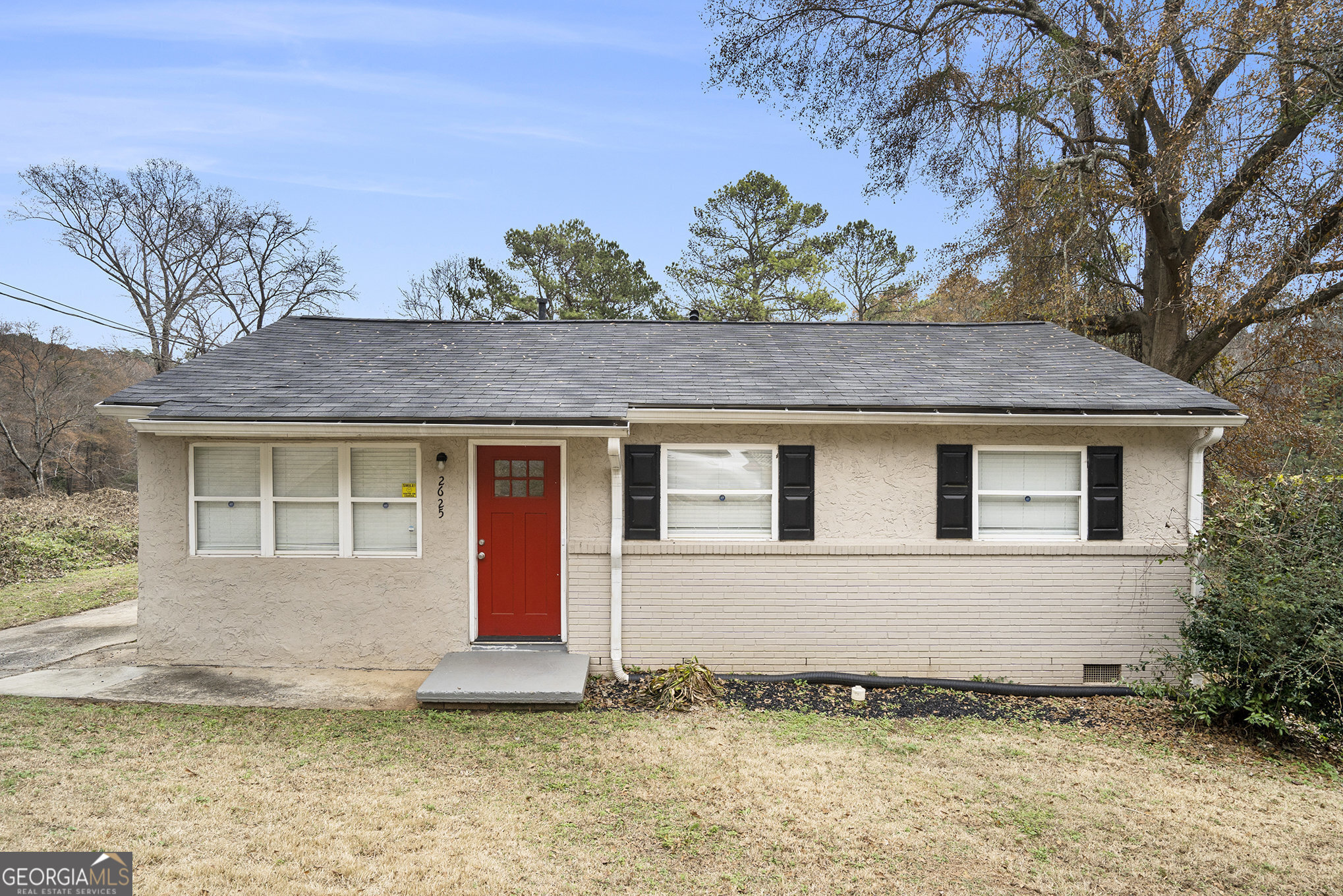 a front view of house with yard