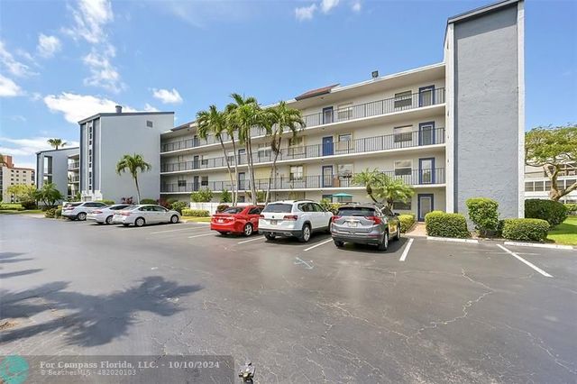 $219,000 | 6650 South Oriole Boulevard, Unit 1070 | Villages of Oriole