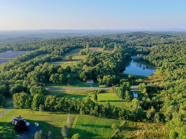 $3,250,000 | 150 Sackett Lake Road | Thompson