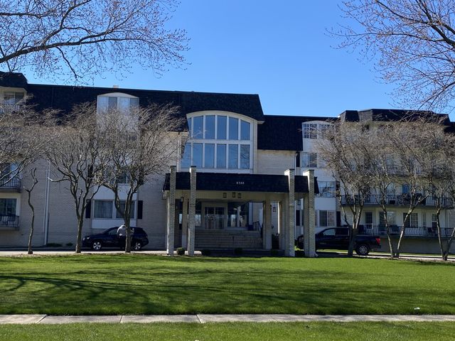 $199,900 | 8750 Harrison Avenue, Unit 402 | Munster