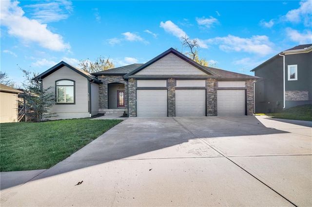 $579,900 | 1405 Northwest Cottonwood Drive | Woodbury