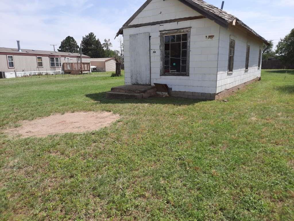 a view of a back yard of the house