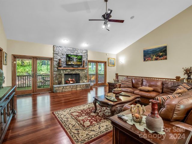 $845,000 | 98 Cheestoonaya Way | Dunns Rock Township - Transylvania County