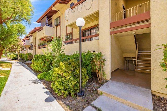 $395,000 | 27919 Sarabande Lane, Unit 423 | East Canyon Country