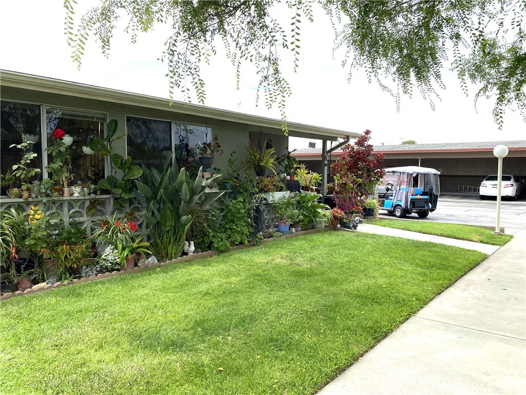 a view of a house with garden and yard