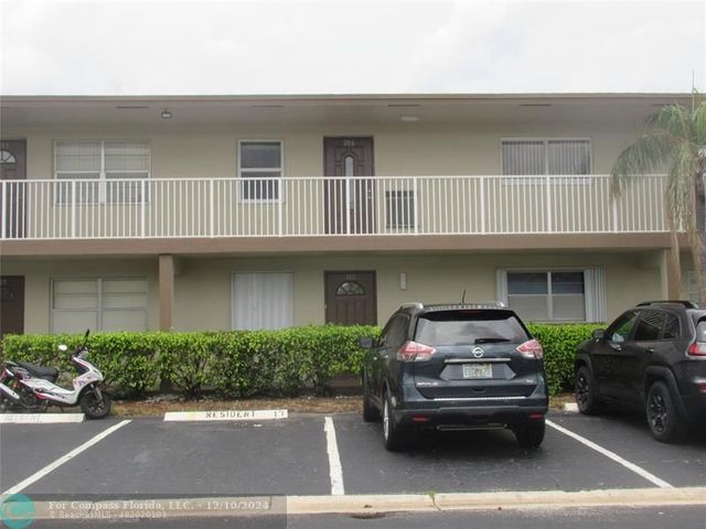 $174,900 | 601 Northwest 76th Terrace, Unit 206 | Oriole Gardens