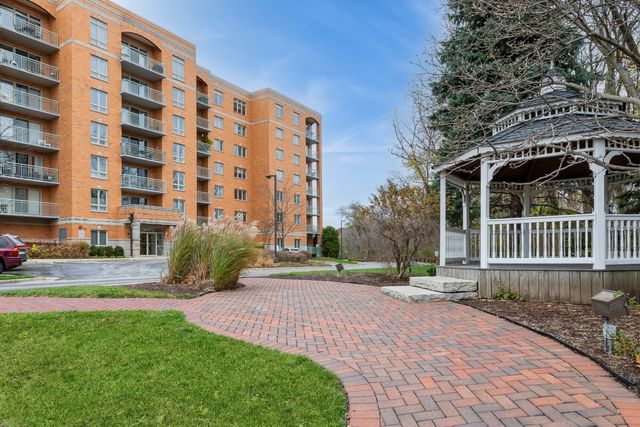 $365,000 | 6801 North Milwaukee Avenue, Unit 306 | Niles