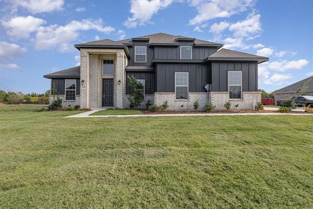 $599,990 | 180 Crystal Lk Lane | Red Oak