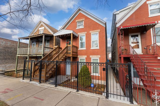 $1,700 | 1650 West 38th Place | McKinley Park